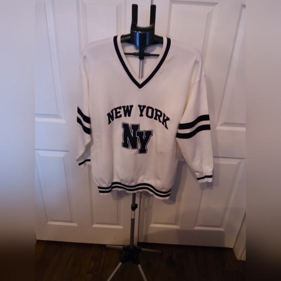 Orangekiss Sweaters - New York Ladies V-Neck Sweater - White and Navy